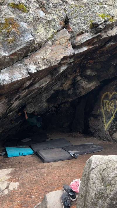 Schist Cave Right v5, Leavenworth - Beta Video from clayloam