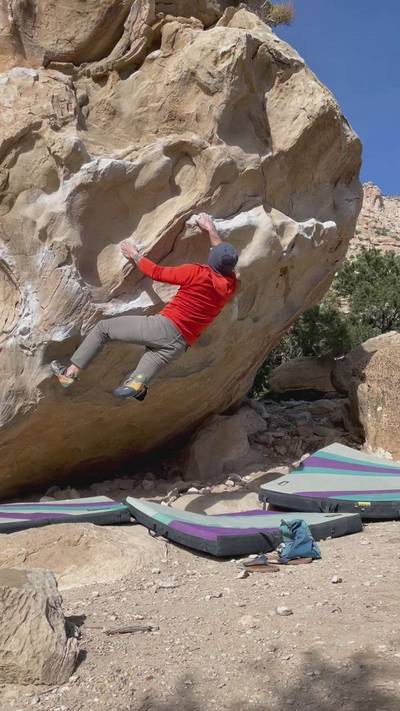 Stumble Bum Traverse v4, Joe's Valley - Beta Video from pangtastic