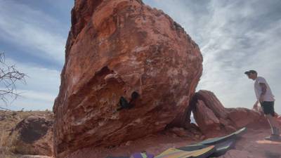 Monkey Bar Traverse v7, Red Rock - Beta Video from ahleeneh