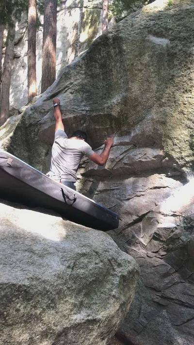 Dyke Surfer v0, Squamish - Beta Video from rckclimber