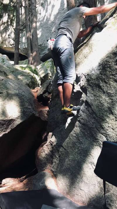 Cat Scratch v0, Squamish - Beta Video from rckclimber
