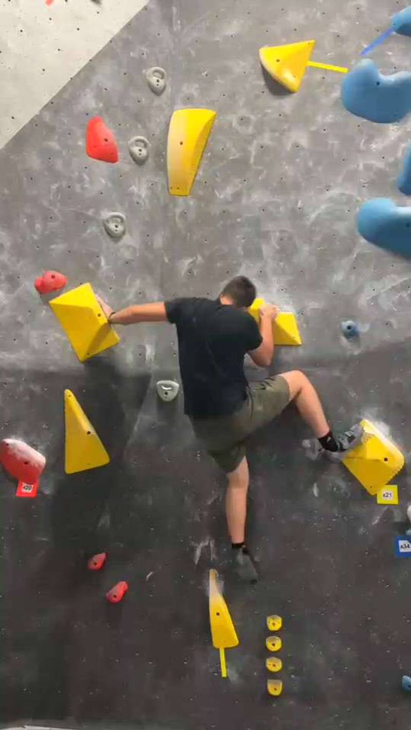 Yellow v4, Black Rock Bouldering Gym - Beta Video from Danny.the.Climber
