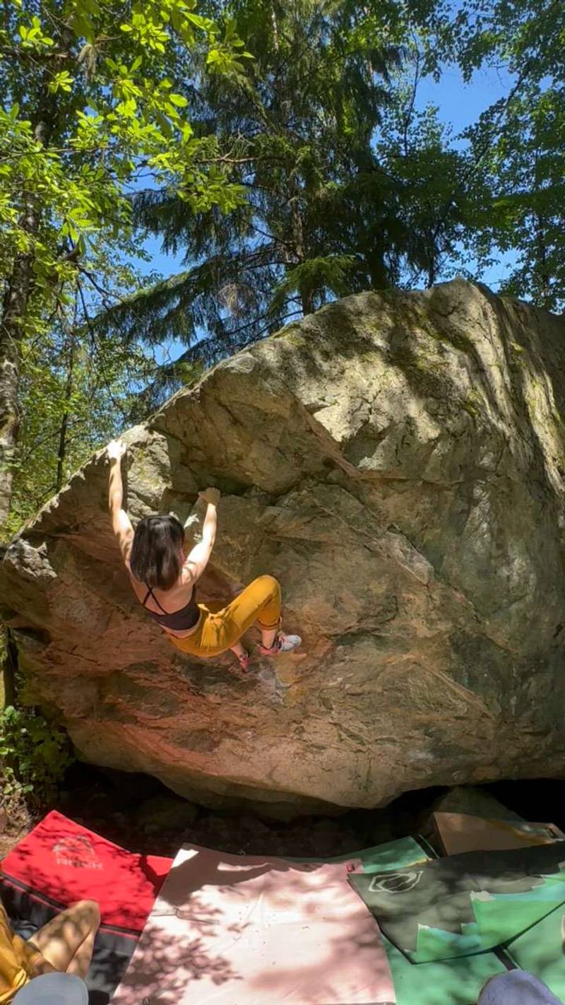 That's Pretty Neat! v2, Squamish - Beta Video from connie.climbthenics