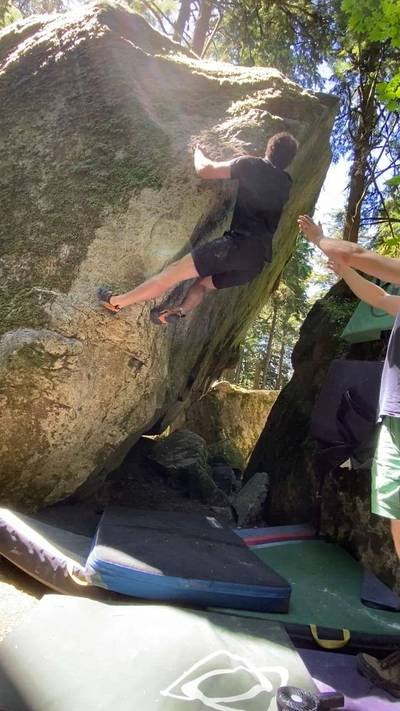 Sheriff's Badge Arête v8, Squamish - Beta Video from AronHailey