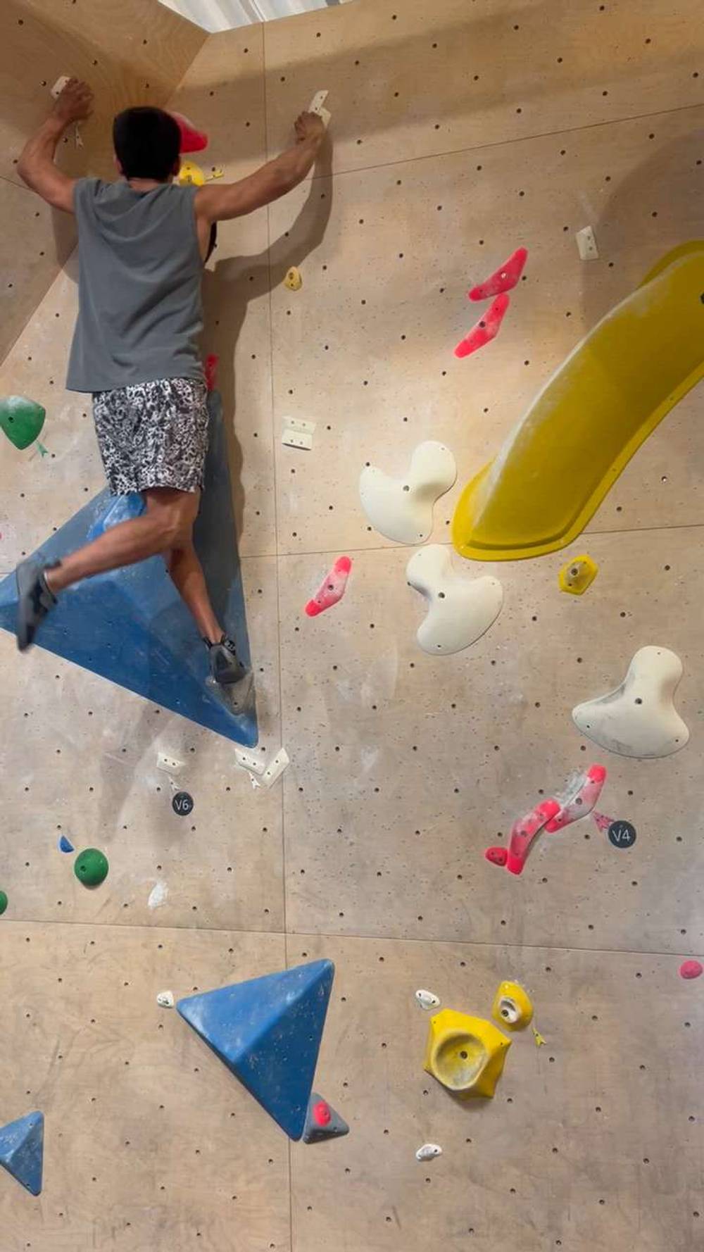 White v6, Hogtown Boulders - Beta Video from ledami