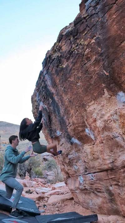 It's On Left v6, Red Rock - Beta Video from gentilclimbs