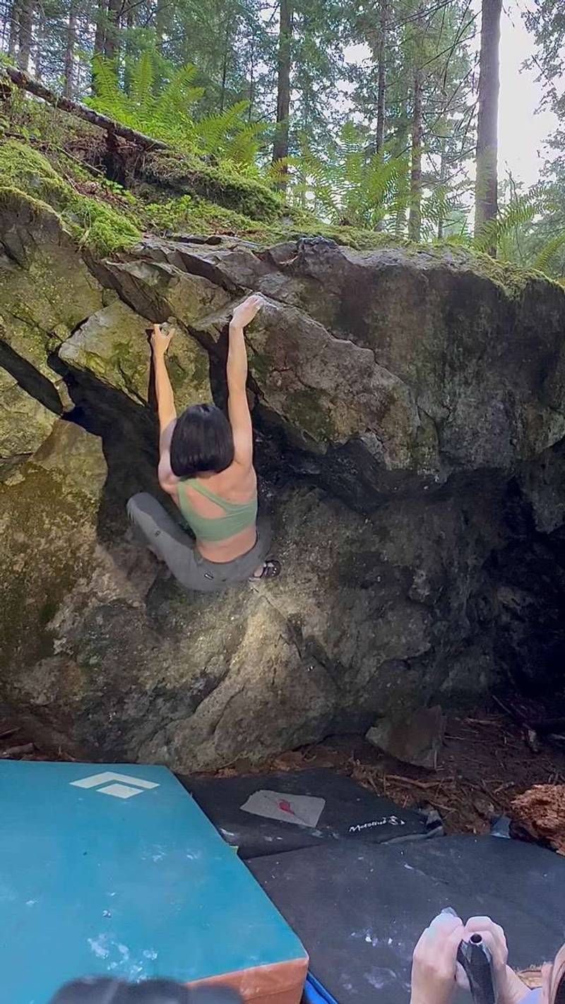 Chuckles v4, Miller River - Beta Video from connie.climbthenics