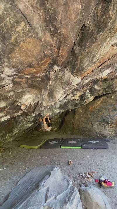 Schist Cave Right v5, Leavenworth - Beta Video from TwoDollaJB