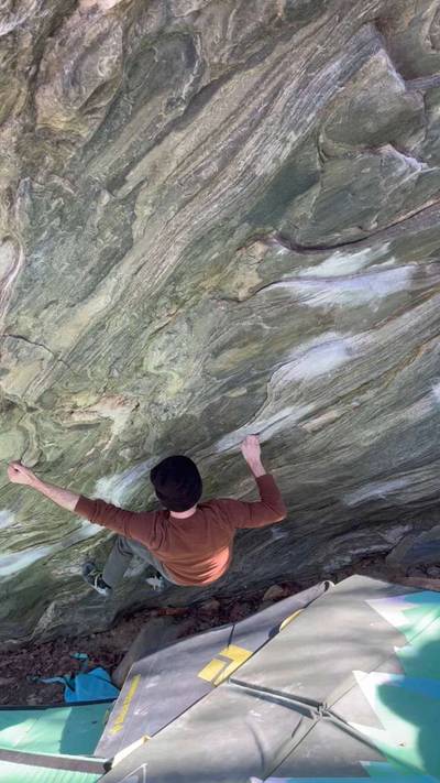 Super Tsunami v10, Moore's Wall - Beta Video from climbs_in_socks