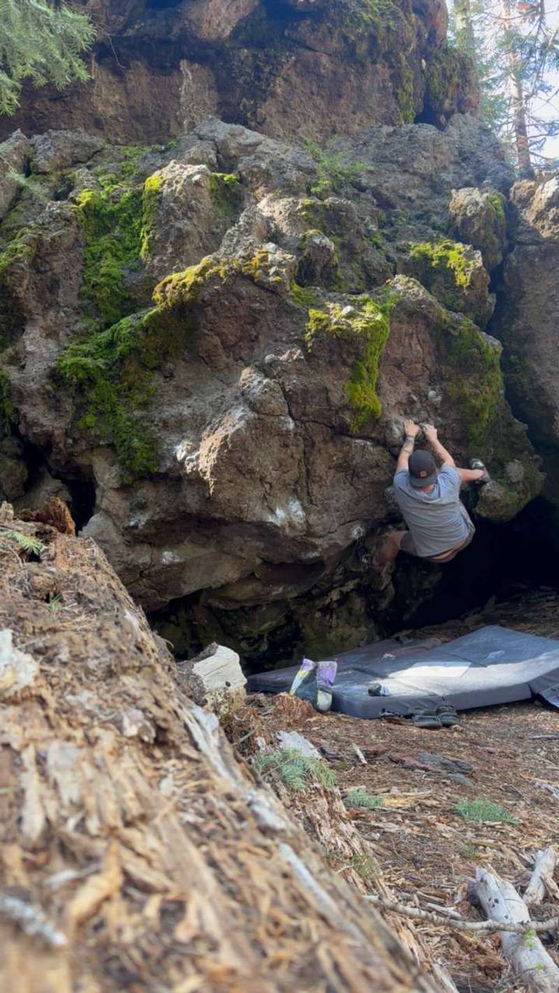Dinosaur Clutch v4, Lake Tahoe - Beta Video from brokeandstokednv