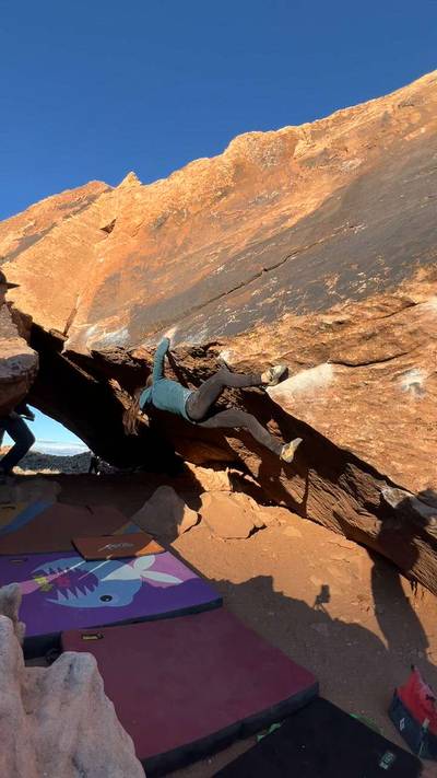 Teepee Traverse v8, Moe's Valley - Beta Video from terradactyl03