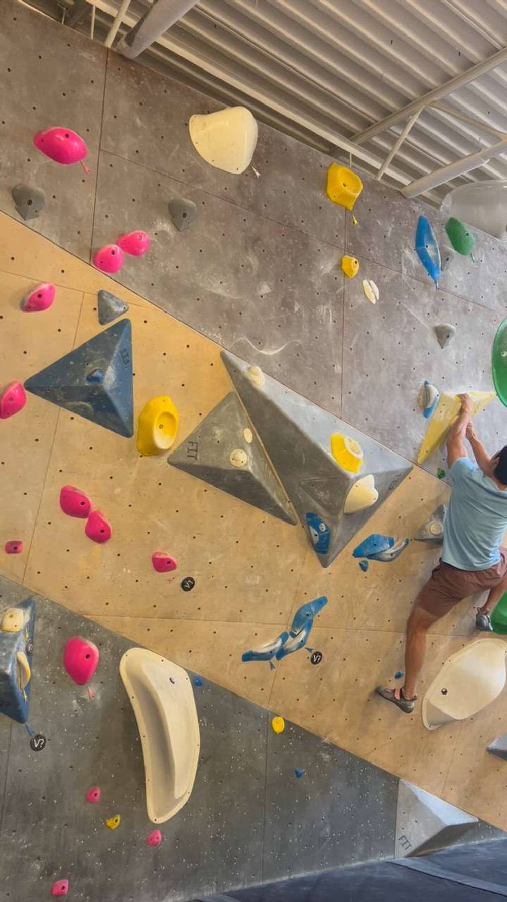 Yellow v6, Hogtown Boulders - Beta Video from ledami