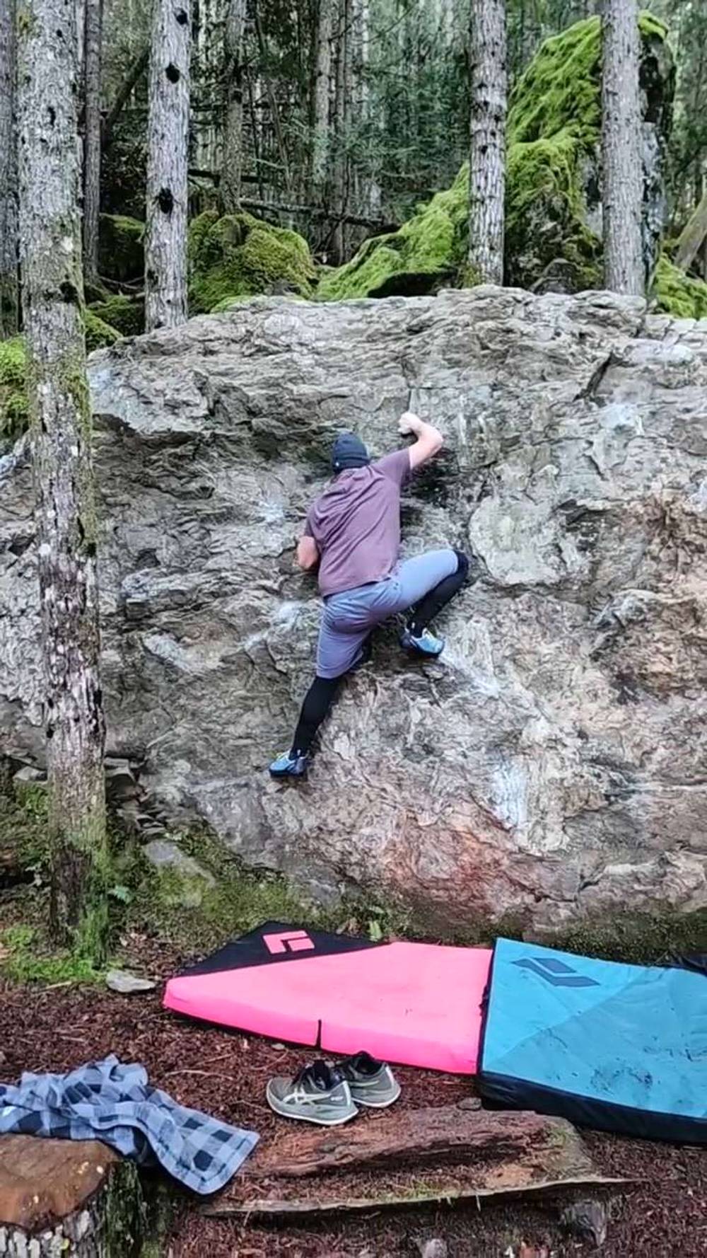 Warm-Up Wall v0, Comox Lake - Beta Video from UncleJuice