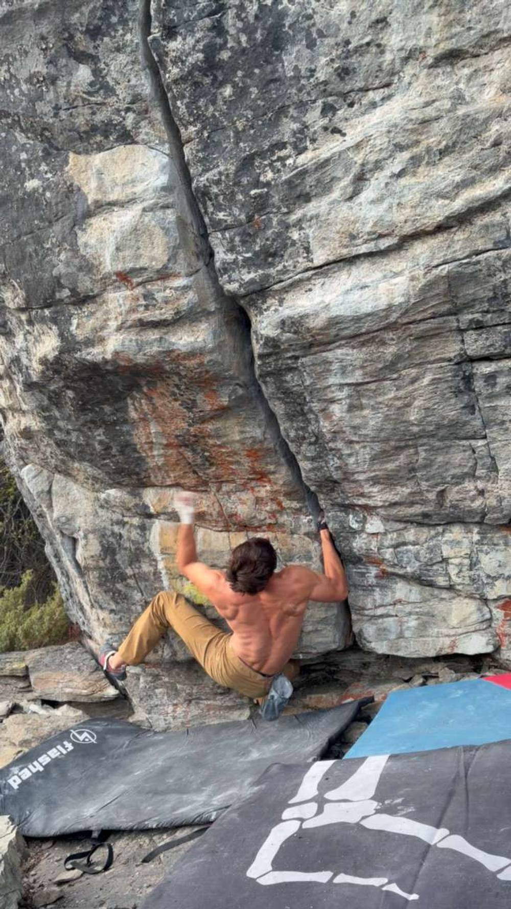 Burning Man Traverse v7, Kelowna - Beta Video from simonbclimbing