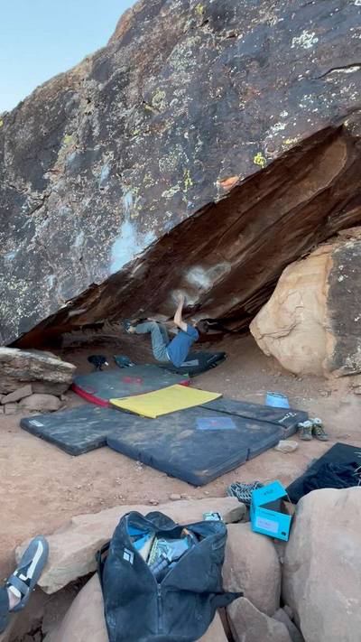 Show of Hands Sit v12, Moe's Valley - Beta Video from cnferraro1
