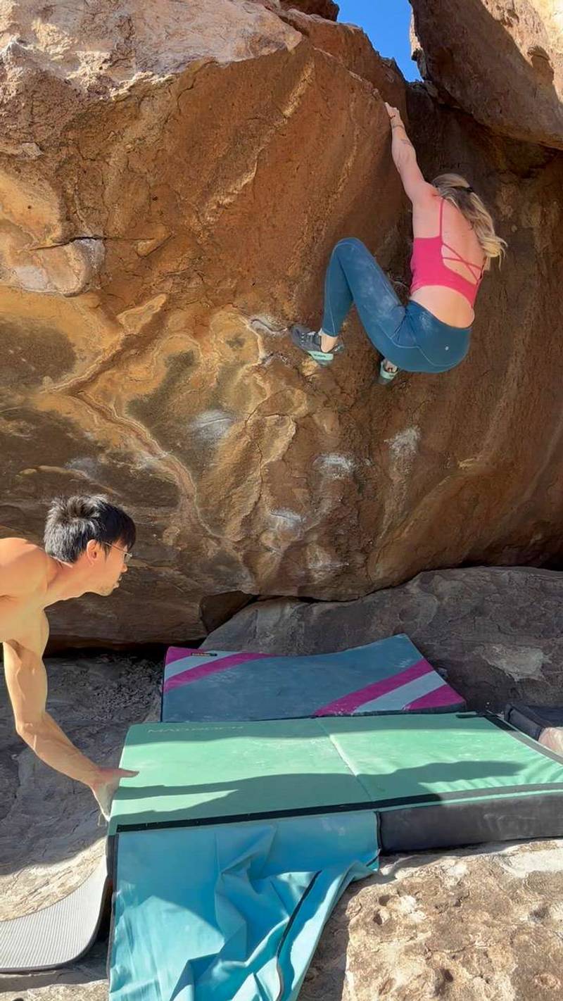 Roger in a Bath v7, Hueco Tanks - Beta Video from Ivana_climb
