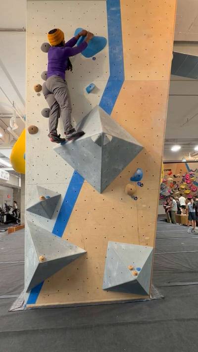 Blue v2, Central Rock Gym Chelsea - Beta Video from adyclimbs