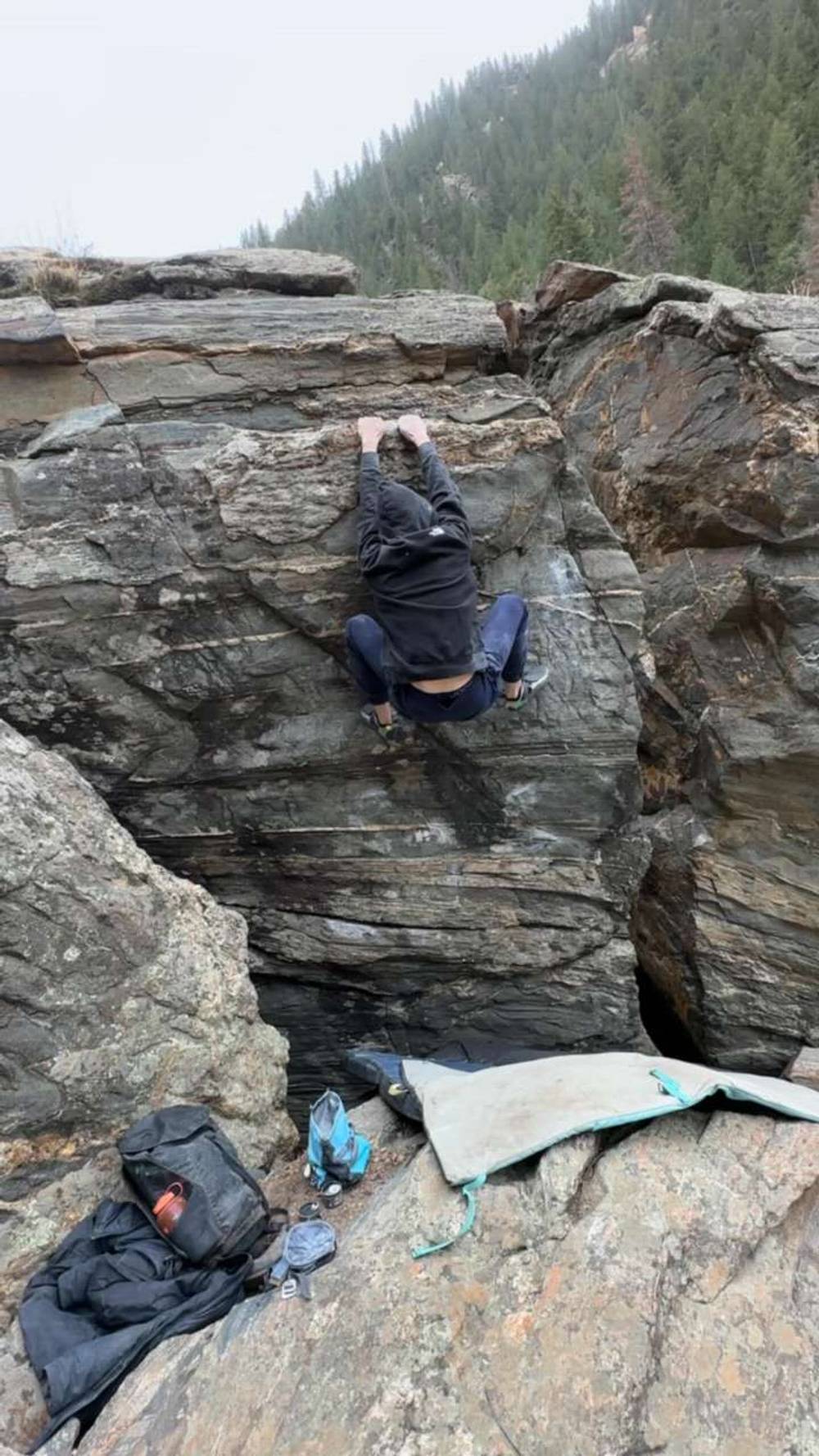 Battle Snake v9, Clear Creek Canyon - Beta Video from cmclimbs