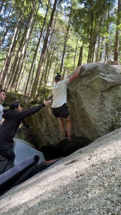 Breakfast at Tiffany's v7, Squamish - Beta Video from cc.climbs.rocks