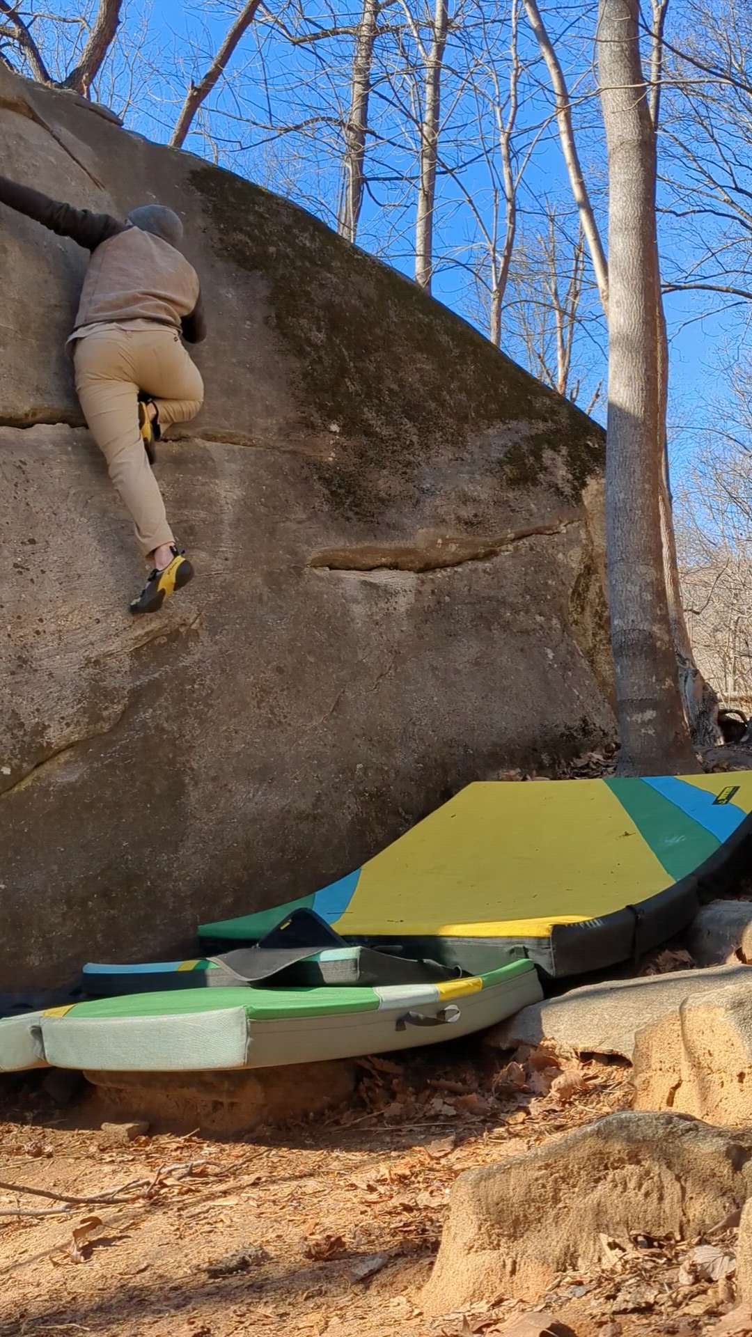 Rocks Rumbling Captain Aslab v2 - West Side, Rumbling Bald Bouldering - Watch Beta Videos