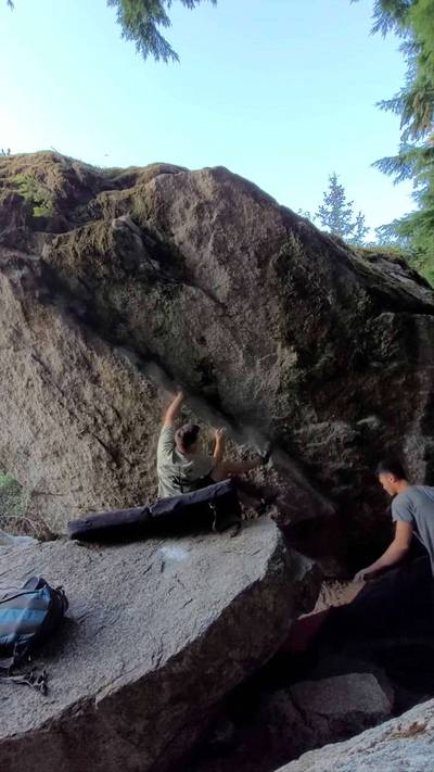 Sit Down to Holm Boy v6, Squamish - Beta Video from CarsonClimbs