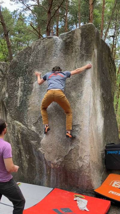 L'Angle du Sérac v4, Fontainebleau - Beta Video from onetwothreehup