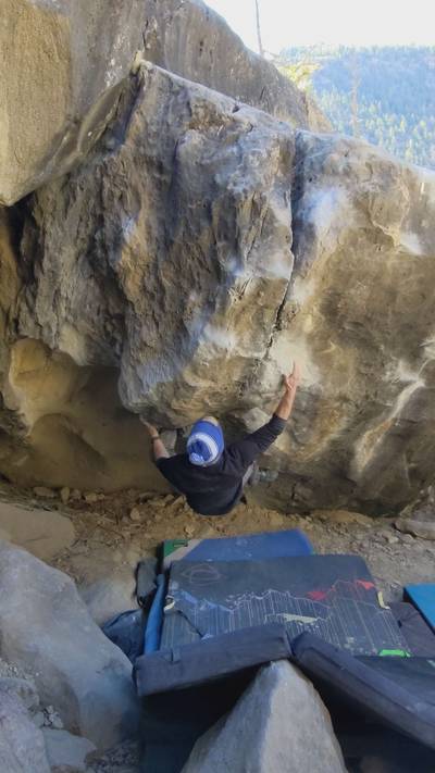 Electric Fence (center) v7, Joe's Valley - Beta Video from G.R.