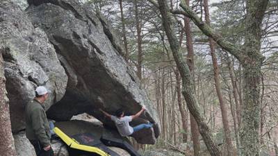 Dick Cheney v8, Dixon School Road - Beta Video from ian.climbs