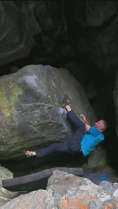 Lichen the Cave v4, Kelowna - Beta Video from AllTheV4s