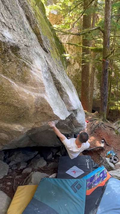 Worm World Cave Low v10, Squamish - Beta Video from Kakeru