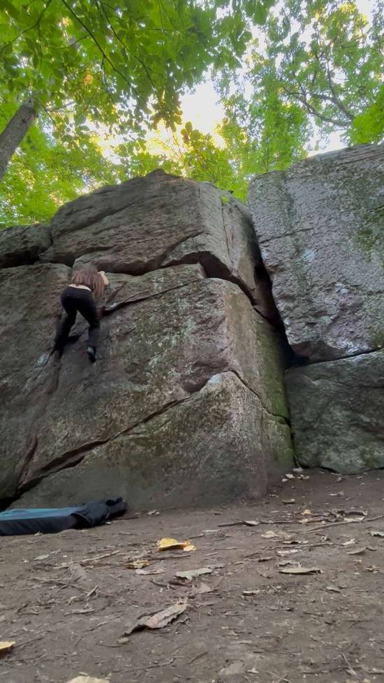 Classic Warmup v1, Devil's Lake - Beta Video from climbsabigail