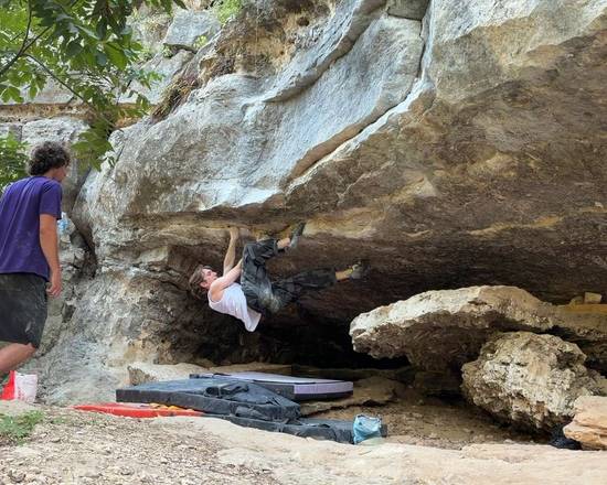 Cherry Blossom v4, Barton Creek Greenbelt - Beta Video from sweatypalmsclimber