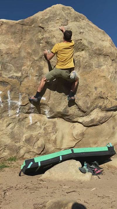 Gomer Pile v4, Stoney Point - Beta Video from Bouldering_in_socks