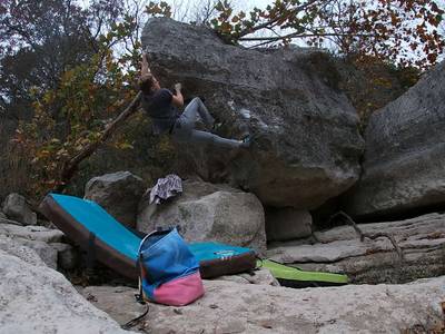 Southeast Arete (AKA WP Arete) v8, Barton Creek Greenbelt - Beta Video from travieggg