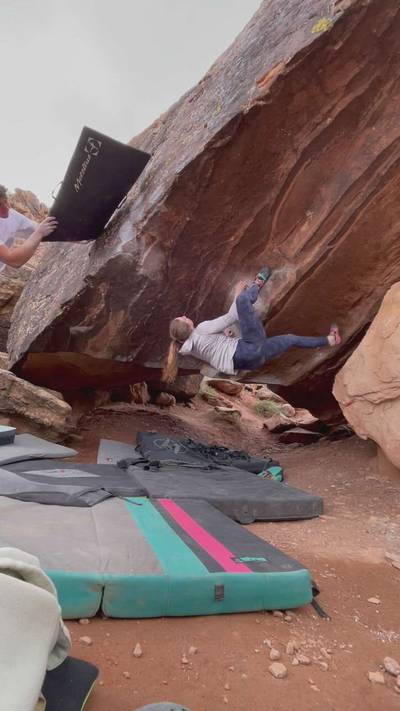 Show of Hands v10, Moe's Valley - Beta Video from jenndbell