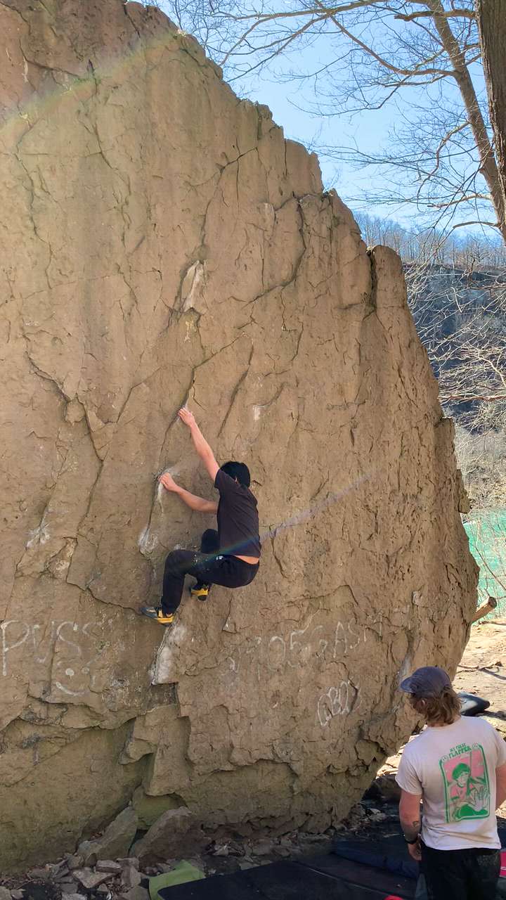 Harold v0 - Land of Oz, Niagara Glen Bouldering - Watch Beta Videos