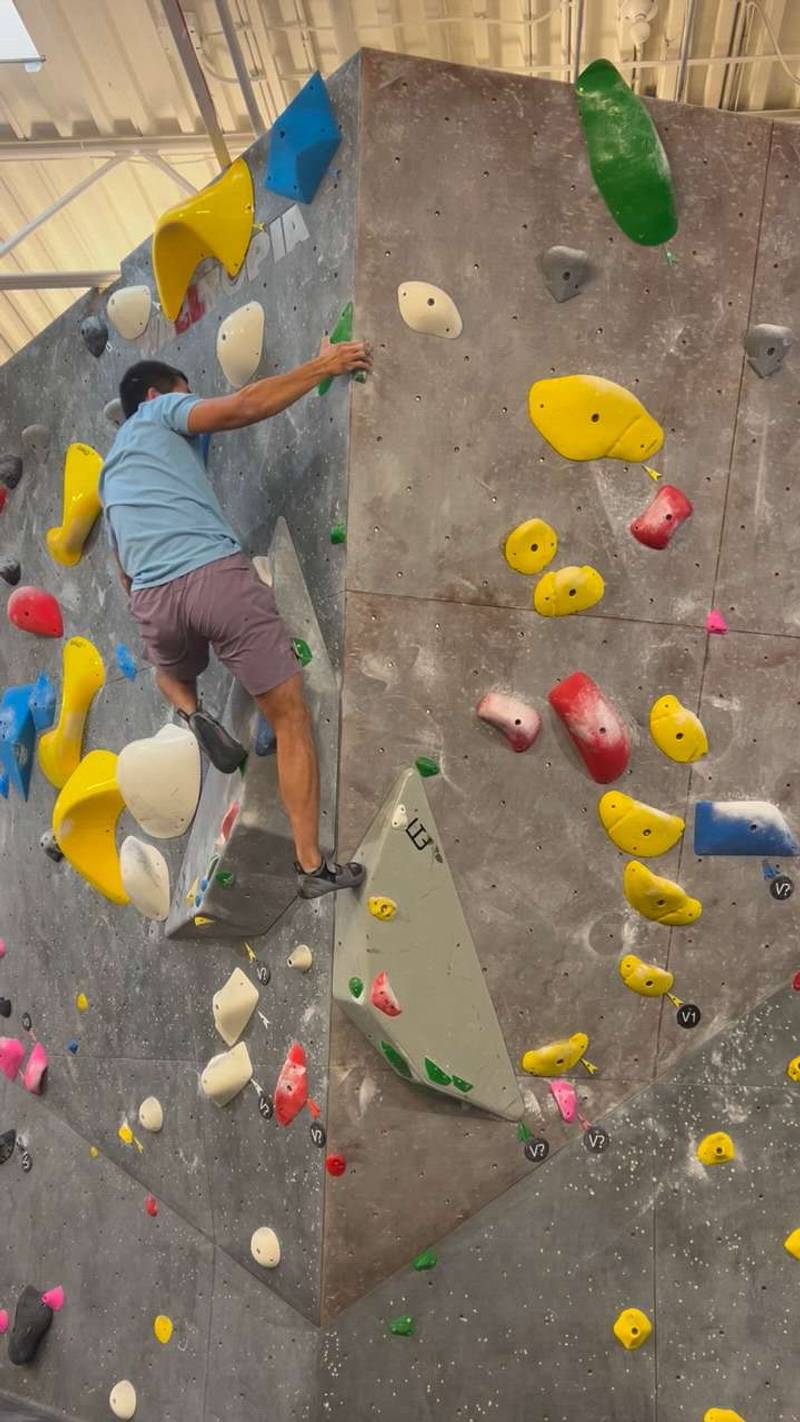 Green v6, Hogtown Boulders - Beta Video from ledami