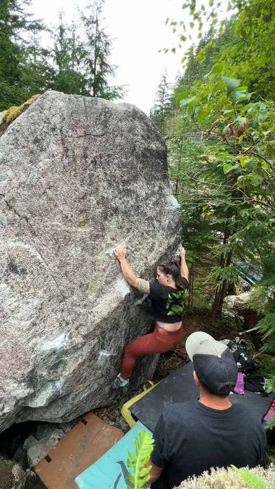 Trapezoid v4, Squamish - Beta Video from mountainmarie