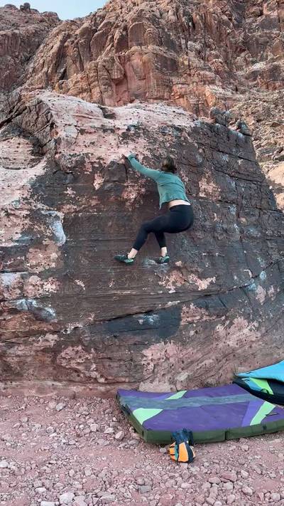 The Black Warm Up Left v0, Red Rock - Beta Video from Stefi_g