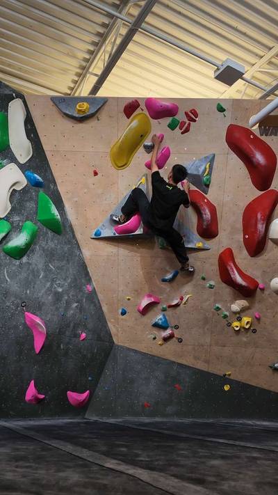 Pink v4, Hogtown Boulders - Beta Video from JeffGua