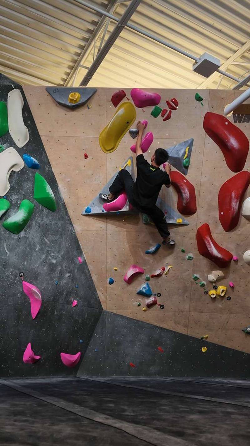 Pink v4, Hogtown Boulders - Beta Video from JeffGua