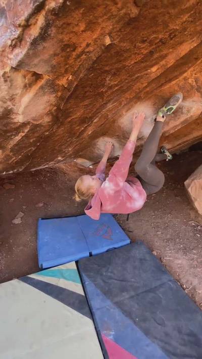 Show of Hands v10, Moe's Valley - Beta Video from sera_gearhart