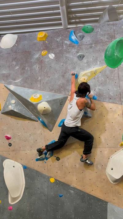 Blue v4, Hogtown Boulders - Beta Video from chasegogogo