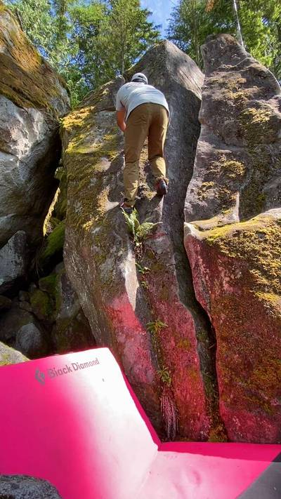 Sanctuary Crack v0, Gold Bar - Beta Video from Korean.climber