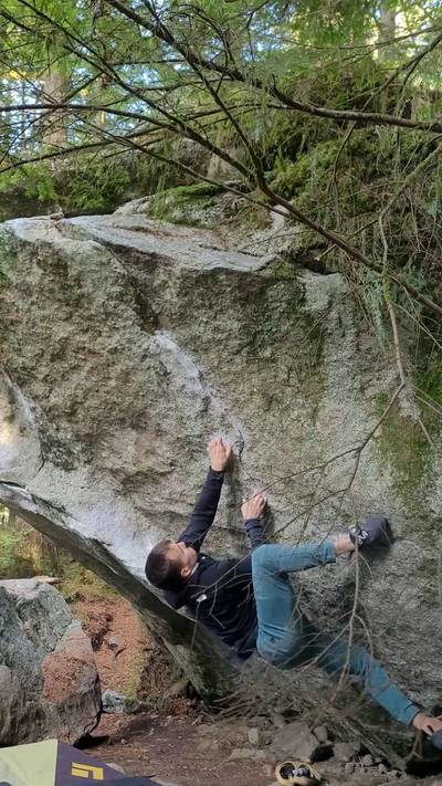 Space Robber v6, Squamish - Beta Video from CarsonClimbs