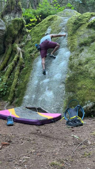 Nadia's Slab v1, Squamish - Beta Video from PebbleWrangler