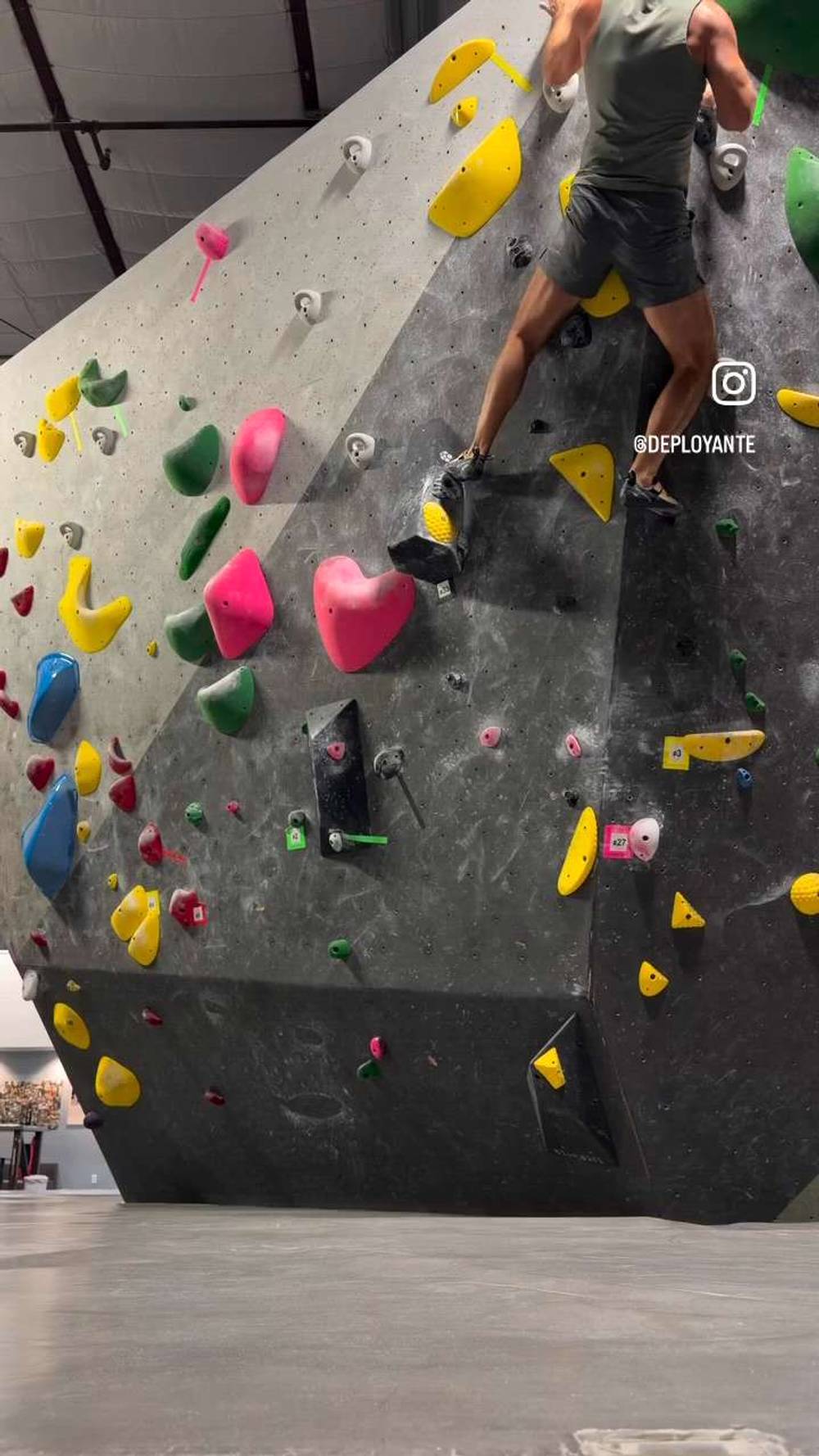 Black #33, Boulder, Black Rock Bouldering Gym - Beta Video from Deployante