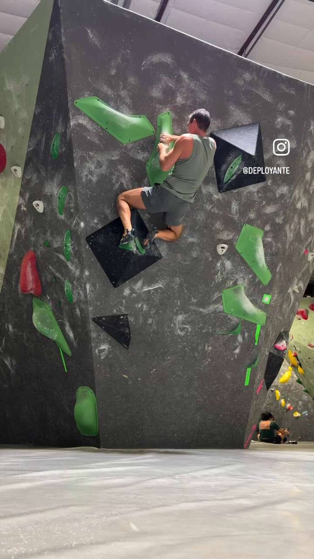 Green Medium Feature, Boulder, Black Rock Bouldering Gym - Beta Video from Deployante