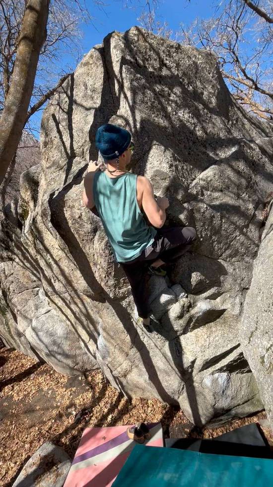 Jug Problem Sit Start v3, Little Cottonwood Canyon - Beta Video from UnsenderBender