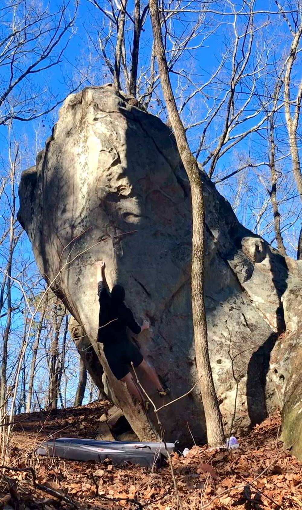 Pocket Arete v4, Hospital Boulders - Beta Video from FallingSolo